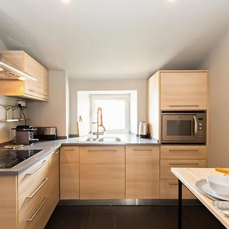 Flat With Beautiful View To Tejo River In Lapa * 리스본