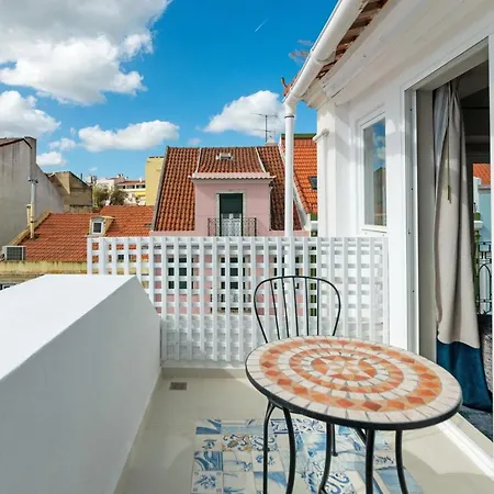 Flat With Beautiful View To Tejo River In Lapa * Lisboa