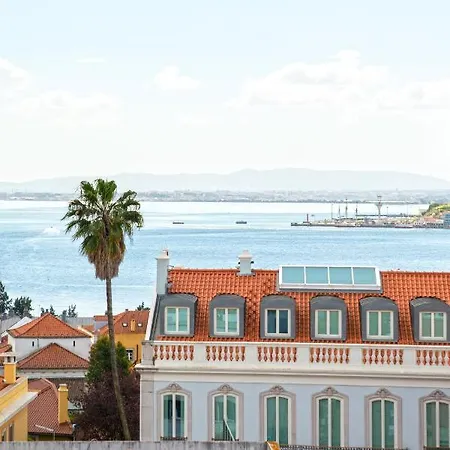 Flat With Beautiful View To Tejo River In Lapa Lisboa