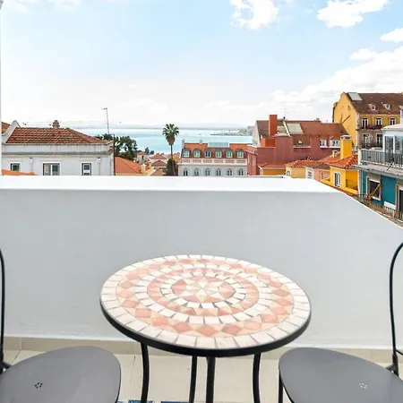 Flat With Beautiful View To Tejo River In Lapa Lisbon