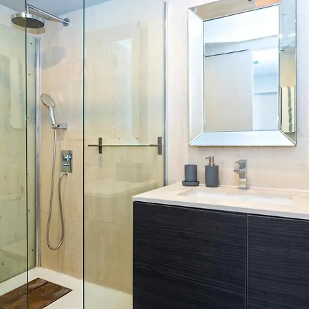 Flat With Beautiful View To Tejo River In Lapa * Lisboa