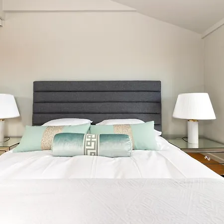 Flat With Beautiful View To Tejo River In Lapa * Lisbon
